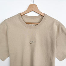 Load image into Gallery viewer, Nike T-shirt (S)