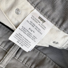 Load image into Gallery viewer, Levi’s 514 Cords W38 L32
