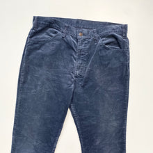 Load image into Gallery viewer, Levi’s Cords W36 L28