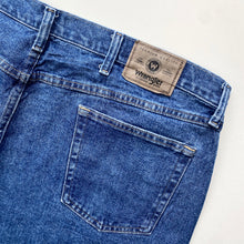 Load image into Gallery viewer, Wrangler Denim Shorts W44