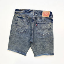 Load image into Gallery viewer, Levi’s 501 Shorts W32