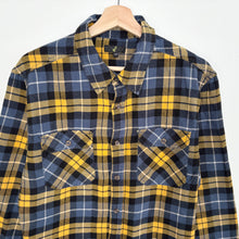 Load image into Gallery viewer, Flannel Shirt (L)