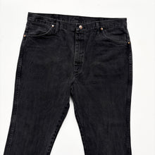 Load image into Gallery viewer, Wrangler Jeans W38 L28