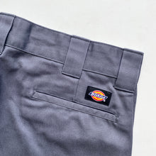 Load image into Gallery viewer, Dickies Shorts W32