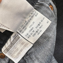 Load image into Gallery viewer, Levi’s 501 W32 L30