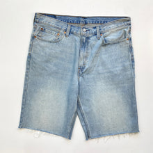 Load image into Gallery viewer, Levis 469 Shorts W36