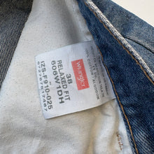 Load image into Gallery viewer, Wrangler Denim Shorts W38