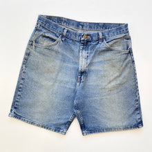 Load image into Gallery viewer, Wrangler Denim Shorts W36