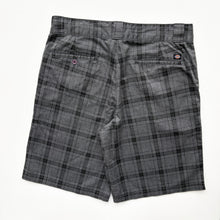 Load image into Gallery viewer, Dickies Shorts W32