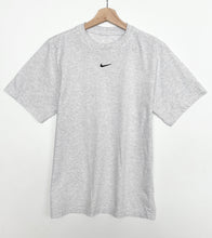 Load image into Gallery viewer, Nike T-shirt (XS)