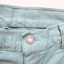 Load image into Gallery viewer, Women’s 90s Levi’s 550 Jeans W28 L30