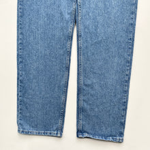 Load image into Gallery viewer, Wrangler Jeans W36 L34