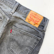 Load image into Gallery viewer, Levi’s 505 Shorts W32