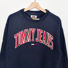Load image into Gallery viewer, Tommy Hilfiger Sweatshirt (M)