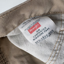 Load image into Gallery viewer, Wrangler Carpenter Shorts W36