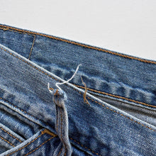 Load image into Gallery viewer, Levi’s Carpenter Denim Shorts W38