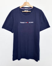 Load image into Gallery viewer, Tommy Hilfiger T-shirt (XL)