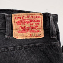 Load image into Gallery viewer, Levi’s 505 W38 L27