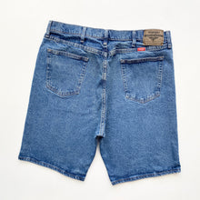 Load image into Gallery viewer, Wrangler Denim Shorts W38