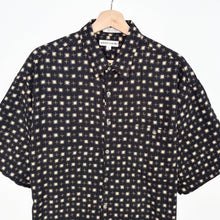 Load image into Gallery viewer, 90s Crazy Print Shirt (L)