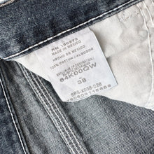 Load image into Gallery viewer, Wrangler Carpenter Shorts W38