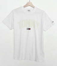 Load image into Gallery viewer, Tommy Hilfiger T-shirt (M)