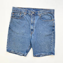 Load image into Gallery viewer, Levi’s 505 Denim Shorts W38