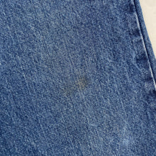 Load image into Gallery viewer, Wrangler Jeans W36 L32