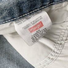 Load image into Gallery viewer, Wrangler Carpenter Shorts W40
