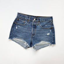Load image into Gallery viewer, Women’s Levi’s Denim Shorts W26