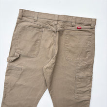 Load image into Gallery viewer, Wrangler Carpenter Jeans W38 L32