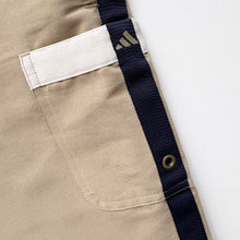 Load image into Gallery viewer, 90s Adidas Shorts (2XL)
