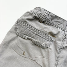 Load image into Gallery viewer, Distressed Carhartt Shorts W32