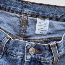 Load image into Gallery viewer, Levi’s 505 Shorts W32