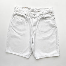 Load image into Gallery viewer, 90s Levi’s 560 Denim Shorts W34