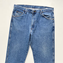 Load image into Gallery viewer, Wrangler Jeans W38 L32