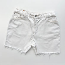 Load image into Gallery viewer, 90s Levi’s 550 Shorts W32