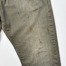 Load image into Gallery viewer, Distressed Carhartt Jeans W32 L32