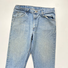 Load image into Gallery viewer, Wrangler Jeans W36 L34