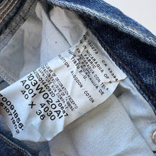 Load image into Gallery viewer, Wrangler Jeans W40 L36
