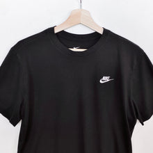 Load image into Gallery viewer, Nike T-shirt (M)