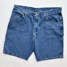 Load image into Gallery viewer, Wrangler Carpenter Shorts W40