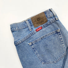 Load image into Gallery viewer, Wrangler Jeans W40 L30