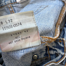 Load image into Gallery viewer, 90s Levi’s 501 W28 L32