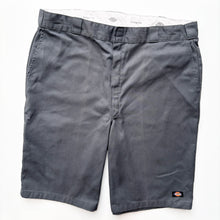 Load image into Gallery viewer, Dickies Shorts W42