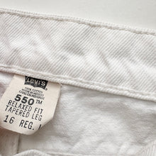 Load image into Gallery viewer, 90s Levi’s 550 Shorts W32