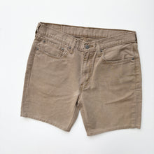 Load image into Gallery viewer, Levi’s 514 Shorts W34