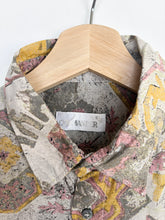 Load image into Gallery viewer, 90s Abstract Crazy Print Shirt (M)