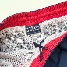Load image into Gallery viewer, 00s Umbro Shorts (M)