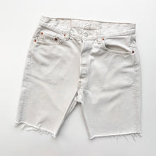 Load image into Gallery viewer, 90s Levi’s 501 Shorts W34